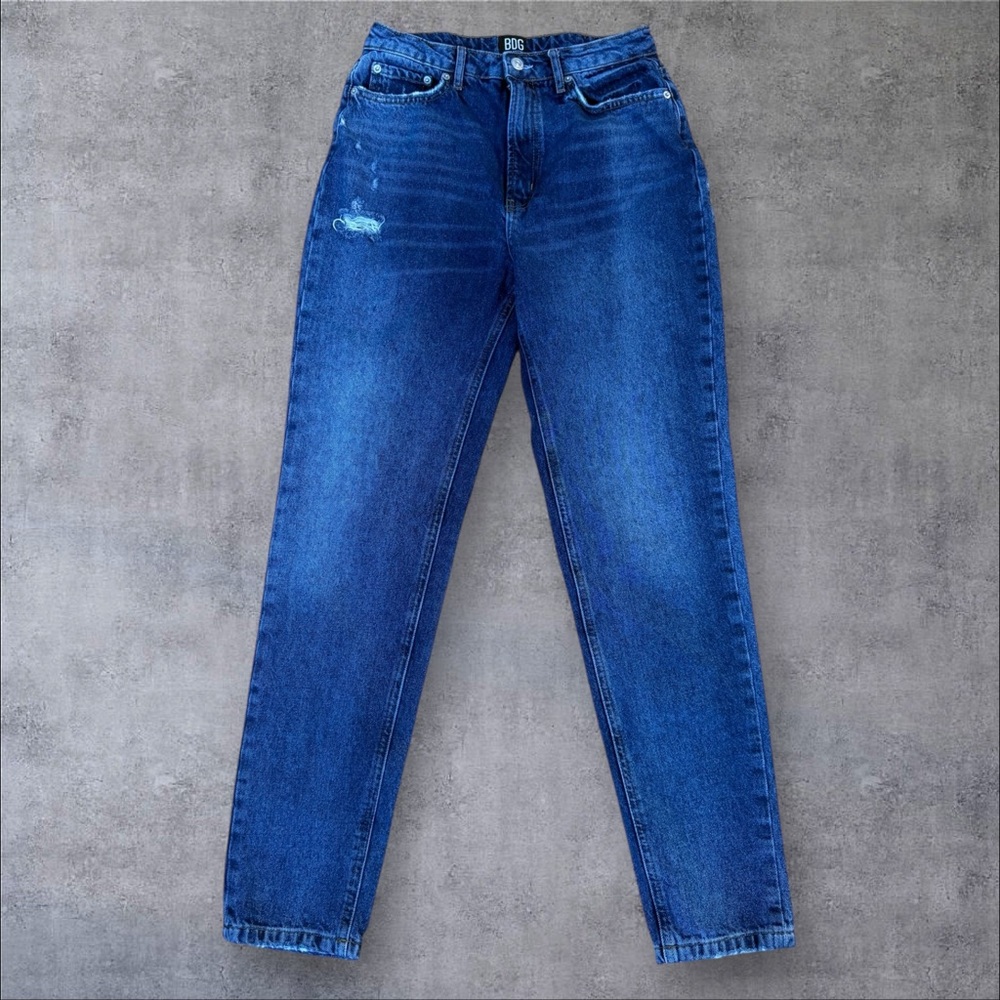 BDG Urban Outfitters Size 27 Medium Wash‎ Distressed Mom Jeans 100% Cotton